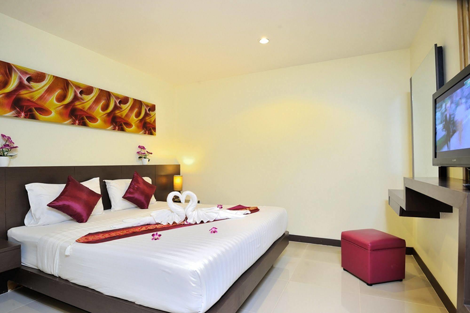 Pimrada Hotel Patong Buitenkant foto