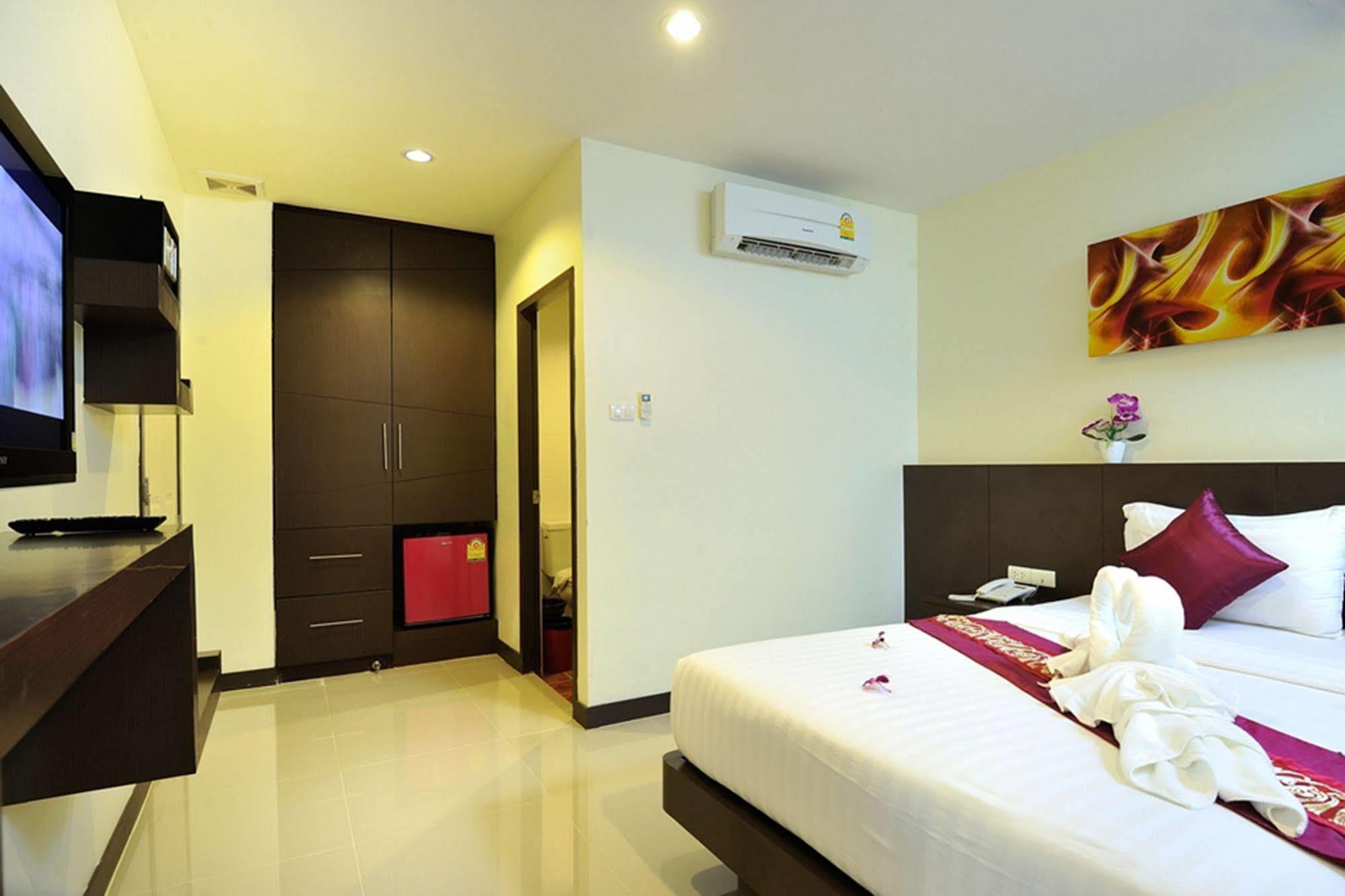 Pimrada Hotel Patong Buitenkant foto