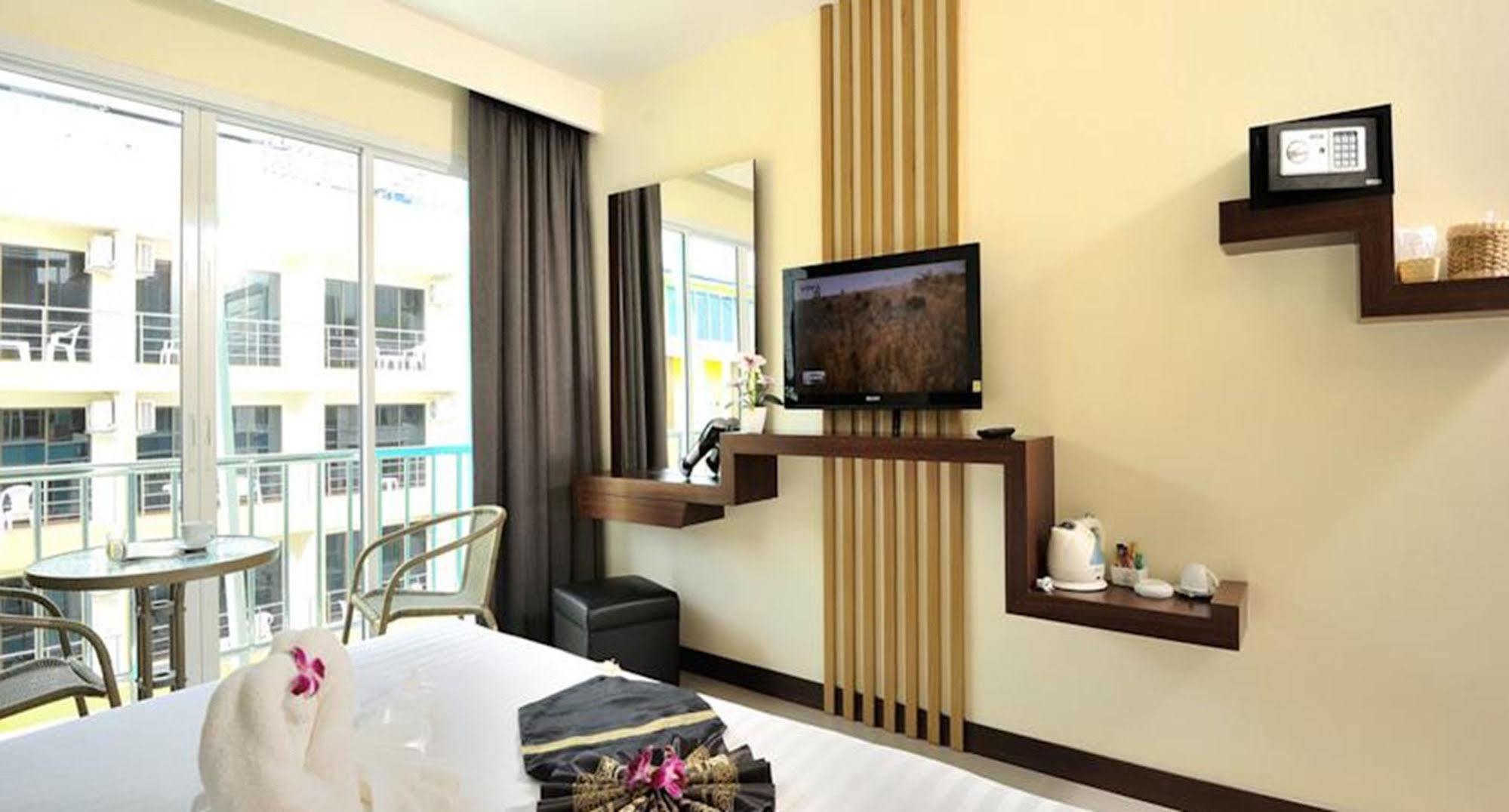 Pimrada Hotel Patong Buitenkant foto